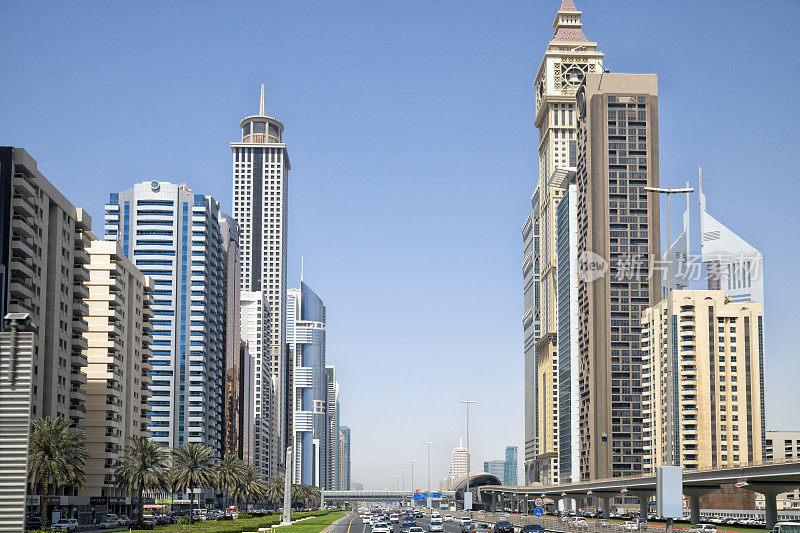 阿联酋迪拜Sheikh Al Zayed路上的摩天大楼
